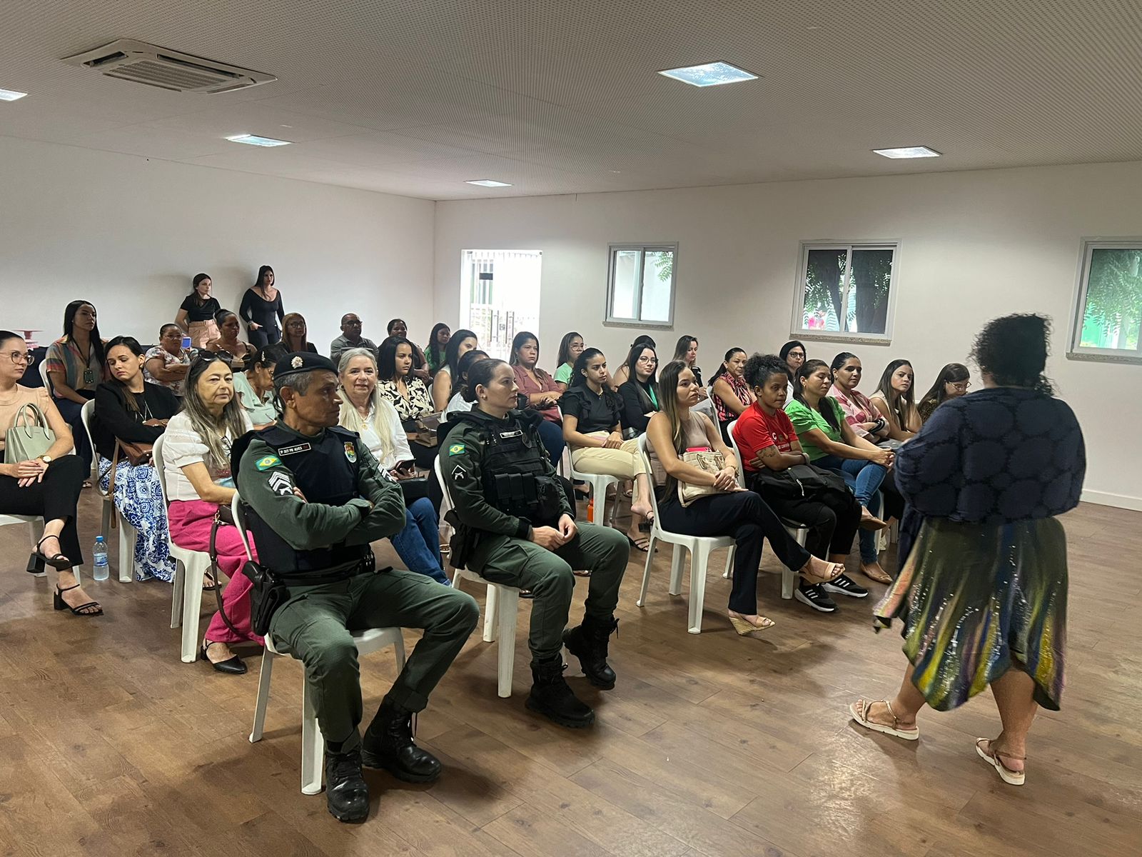 FORMANDO MULHERES LIVRES DA VIOLÊNCIA.