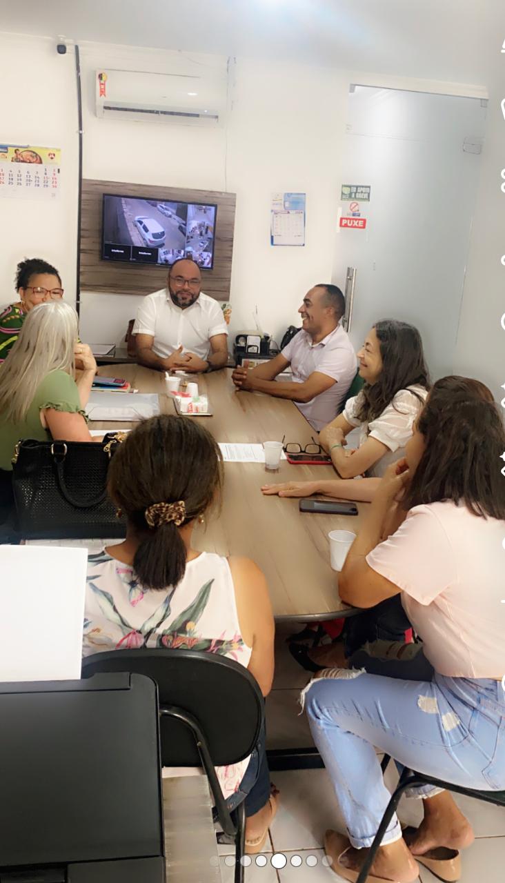 SECRETÁRIO DE EDUCAÇÃO E SINDMUB TROCAM IDEIAS