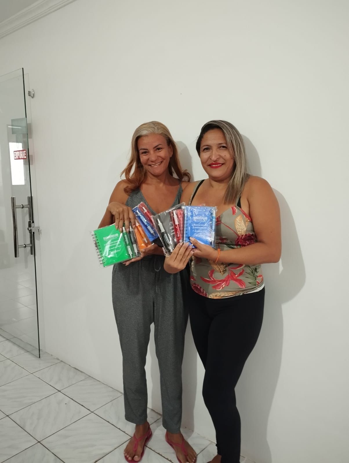 SINDMUB segue na distribuição de brindes em homenagem ao Dia do Trabalhador.